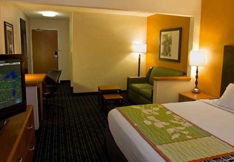 Fairfield Inn & Suites Гранд Рапидс Стая снимка